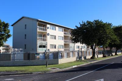 Apartment / Flat For Sale in Oostersee, Parow