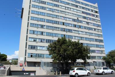 Apartment / Flat For Sale in Parow, Parow